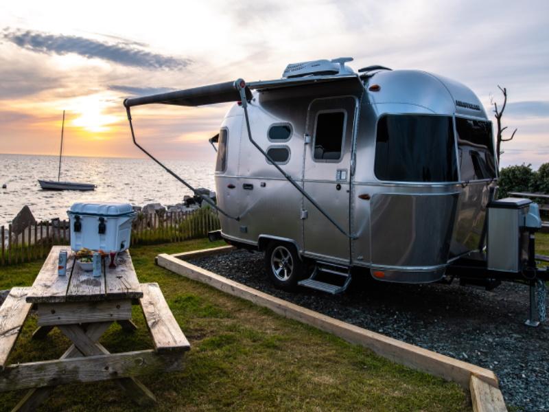 Camper travel trailer