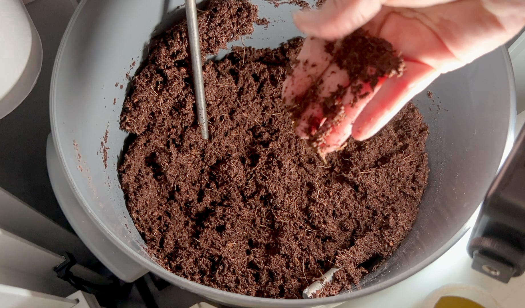 Check Coco coir for moisture after agitating